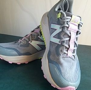 New Balance Girls All Terrain Running Shoes Size 4 EEUC w/toe protect grey pink